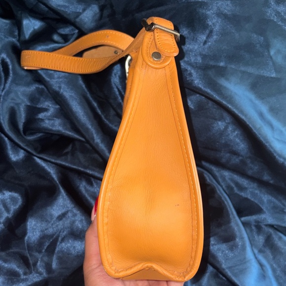 Sportscoach Tan Leather Shoulder Bag - Picture 5 of 17